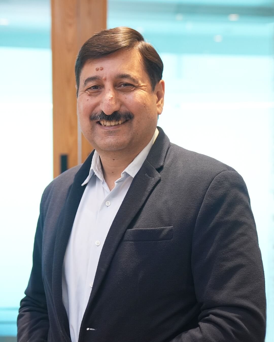 Leader Image 1